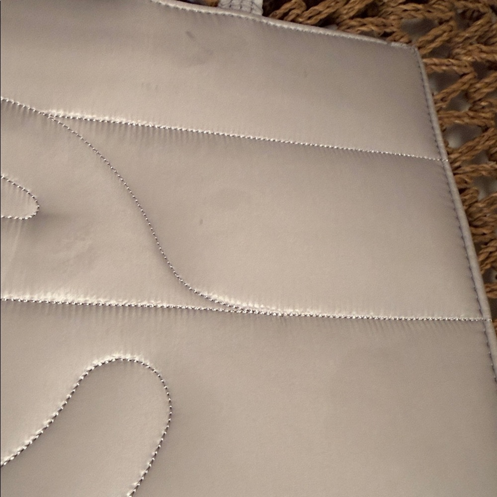 Elegant Cream Tote Bag - Picture 8 of 8